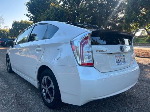 Used 2013 Toyota Prius Four w/ Deluxe Solar Roof Pkg FWD image 19