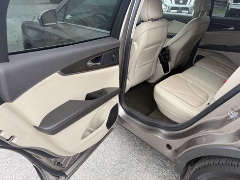 Used 2020 Lincoln Nautilus Reserve image 13