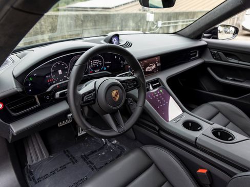 New 2025 Porsche Taycan 4S image 4