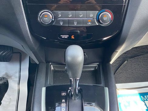 Used 2016 Nissan Rogue SV AWD/4WD image 22
