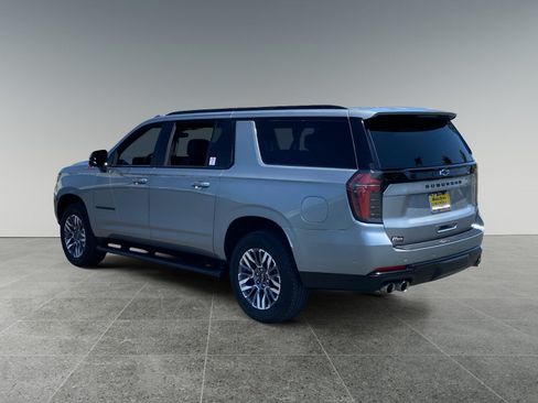 Used 2025 Chevrolet Suburban Z71 AWD/4WD image 3