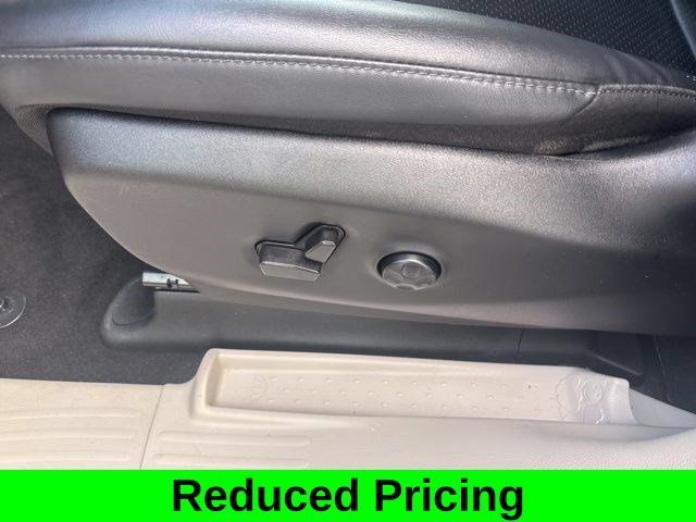 Used 2024 Chrysler Pacifica Touring-L FWD image 12