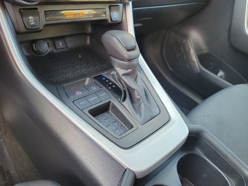 Used 2021 Toyota RAV4 XLE image 18