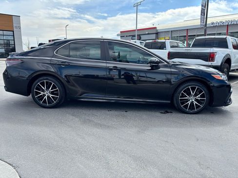 Used 2024 Toyota Camry SE image 5