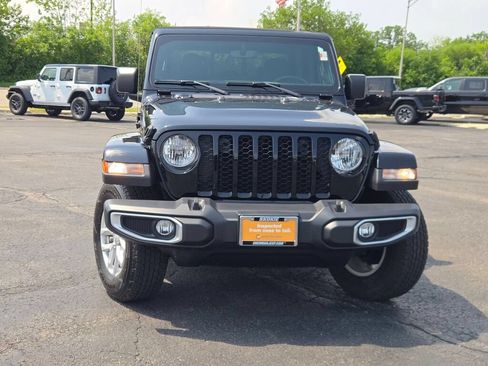 Used 2023 Jeep Gladiator Sport AWD/4WD image 4
