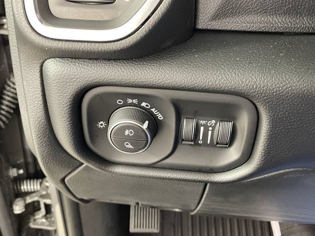 New 2026 RAM 3500 Laramie AWD/4WD image 13