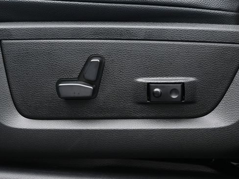 Used 2023 RAM 2500 Big Horn w/ Level B Equipment Group image 9