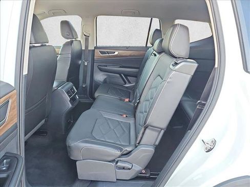 Used 2025 Volkswagen Atlas SE FWD image 18