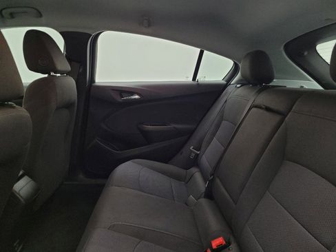 Used 2019 Chevrolet Cruze LT image 18