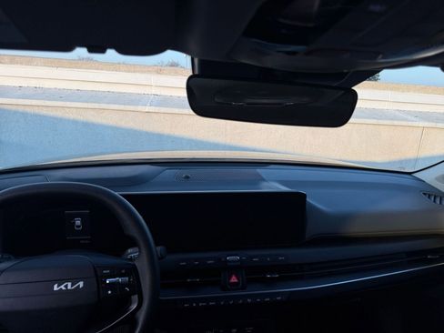 Used 2025 Kia K4 LXS image 35