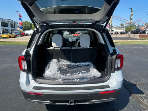 New 2026 Ford Explorer Active w/ Active Comfort Package AWD/4WD image 4