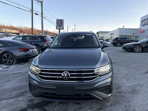 Certified 2023 Volkswagen Tiguan SE w/ Panoramic Sunroof Package image 2