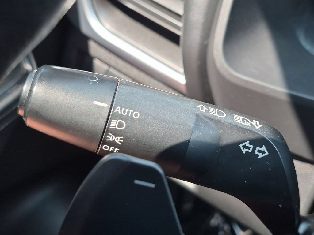 Used 2023 Nissan Rogue SV AWD/4WD image 18