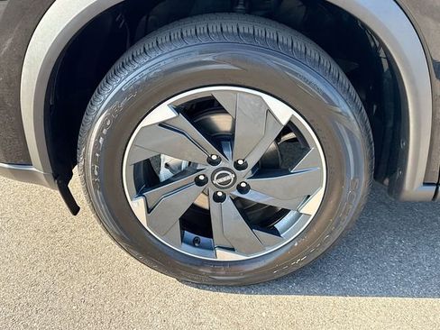 Used 2024 Nissan Rogue SV AWD/4WD image 29