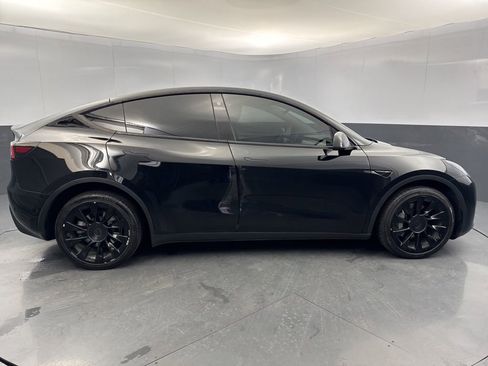 Used 2022 Tesla Model Y Long Range image 7