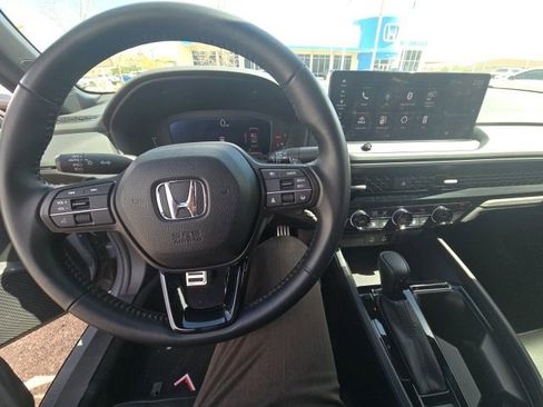Used 2023 Honda Accord Sport image 4