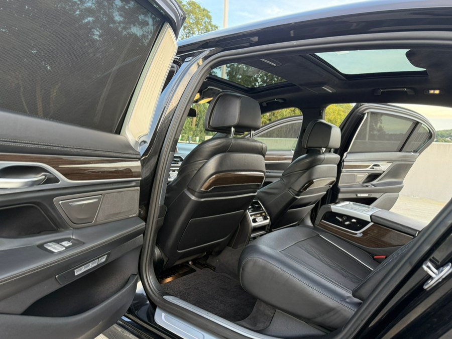 Used 2017 BMW 750i xDrive AWD/4WD image 26