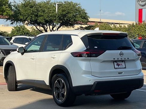 Used 2025 Nissan Rogue SV FWD image 6