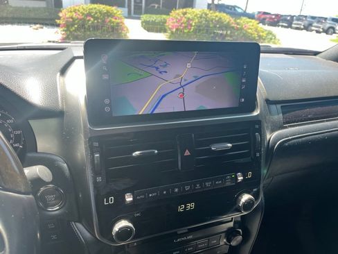 Used 2022 Lexus GX 460 Premium w/ Accessory Package AWD/4WD image 17