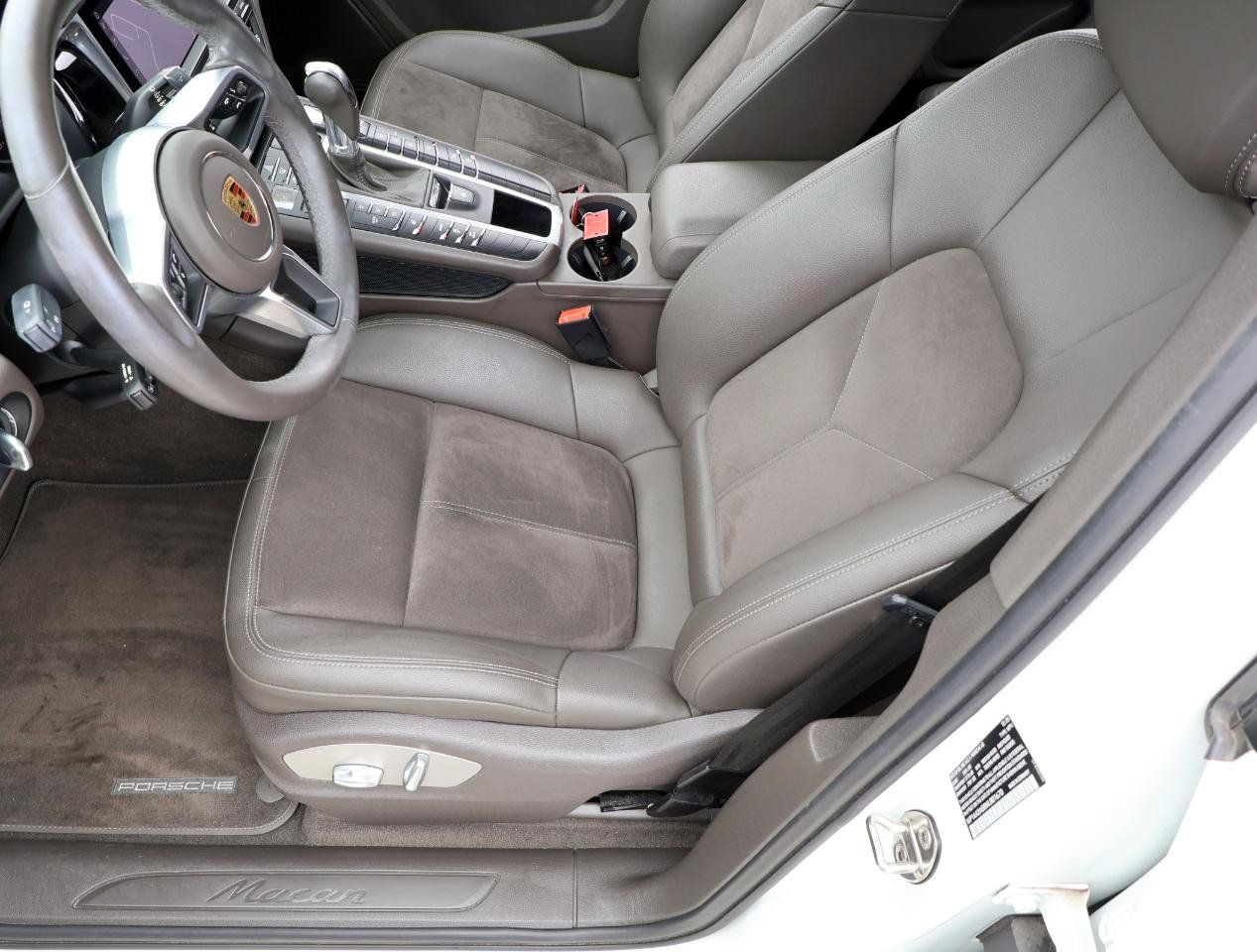 Used 2021 Porsche Macan AWD/4WD image 43