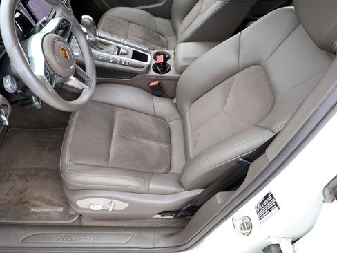 Used 2021 Porsche Macan image 43