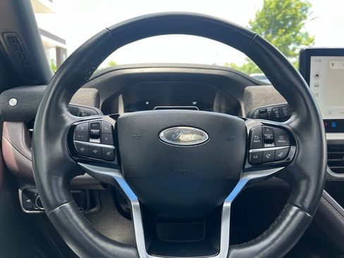 Certified 2025 Ford Explorer Platinum w/ Ultimate Package AWD/4WD image 26