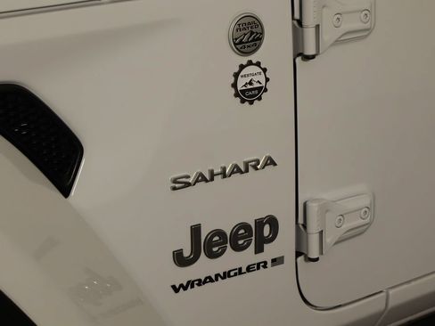 Used 2024 Jeep Wrangler Unlimited Sahara AWD/4WD image 41