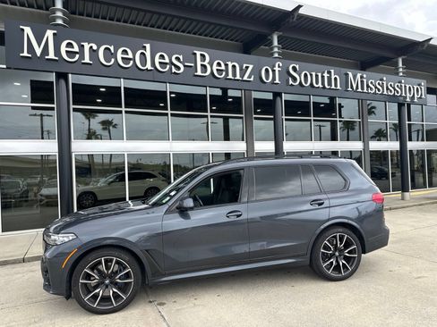 Used 2021 BMW X7 xDrive40i w/ M Sport Package AWD/4WD image 1