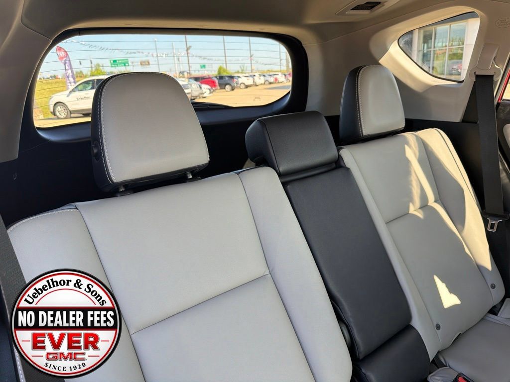 Used 2017 Toyota RAV4 Limited FWD image 6