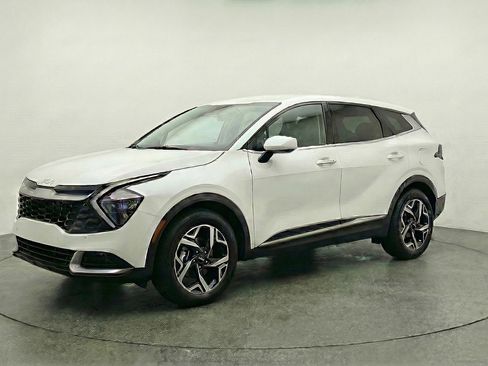 Used 2025 Kia Sportage LX image 3