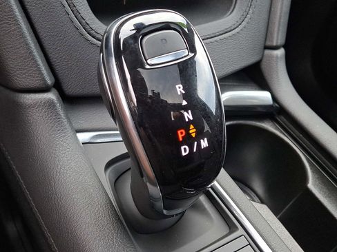 Used 2025 Cadillac XT6 Luxury image 15