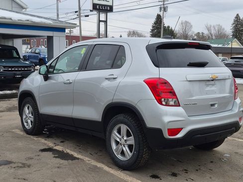 Used 2022 Chevrolet Trax LS w/ Tint and Cruise Package image 7