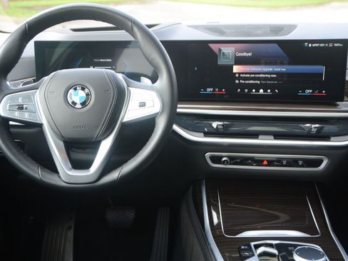Used 2025 BMW X7 xDrive40i AWD/4WD image 19