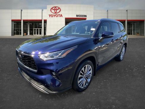 Certified 2021 Toyota Highlander Platinum AWD/4WD image 1
