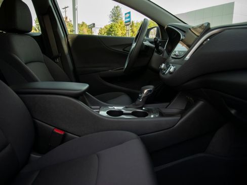 New 2025 Chevrolet Malibu LS FWD image 17