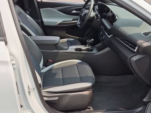 Certified 2025 Buick Envista Preferred FWD image 26
