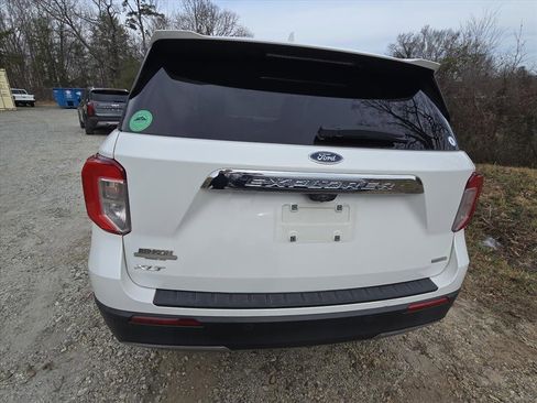 Used 2020 Ford Explorer XLT w/ Equipment Group 202A image 4