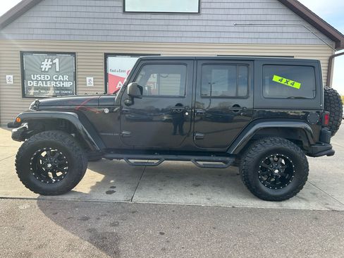 Used 2016 Jeep Wrangler Unlimited Sahara image 8