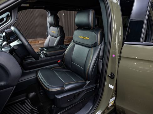 Used 2025 Ford Expedition Tremor image 31