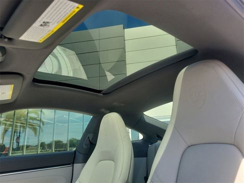 Used 2022 Porsche 911 Carrera w/ Premium Package image 23