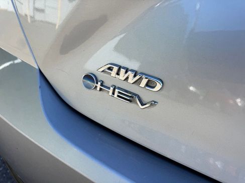 Used 2025 Toyota Camry LE w/ Convenience Package image 8