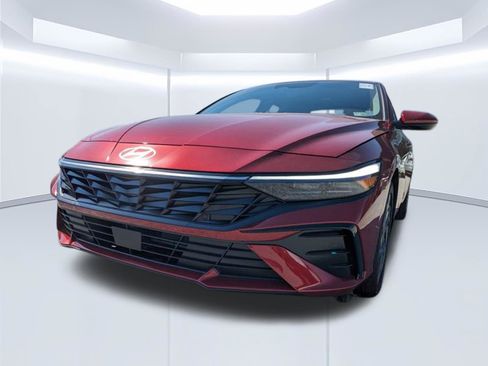 Certified 2025 Hyundai Elantra SEL FWD image 7