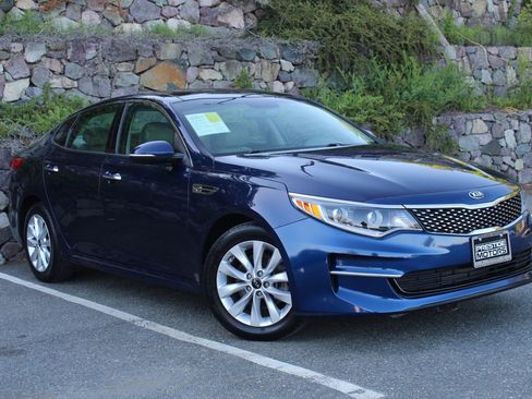 Used 2017 Kia Optima EX w/ Premium Package FWD image 4