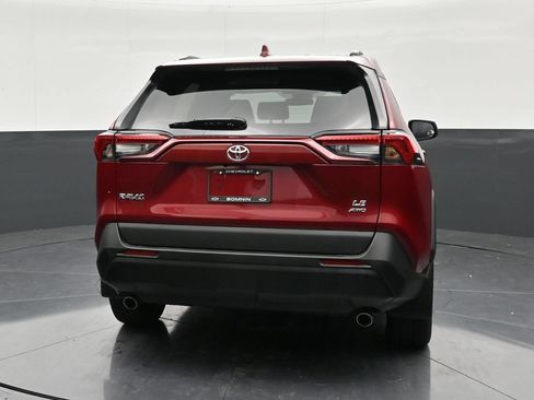 Used 2021 Toyota RAV4 LE AWD/4WD image 4