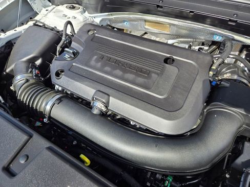 Used 2023 Buick Envision Essence FWD image 17