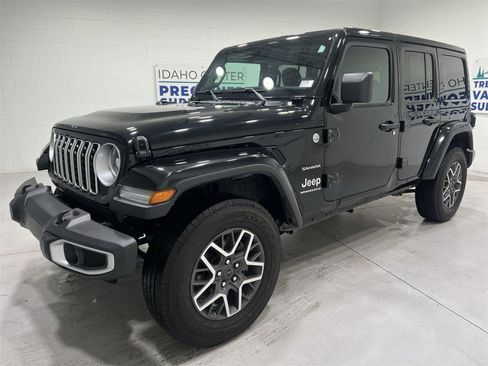 Used 2024 Jeep Wrangler Sahara image 4