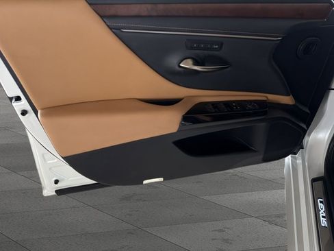 Certified 2025 Lexus ES 350 w/ Premium Package FWD image 8