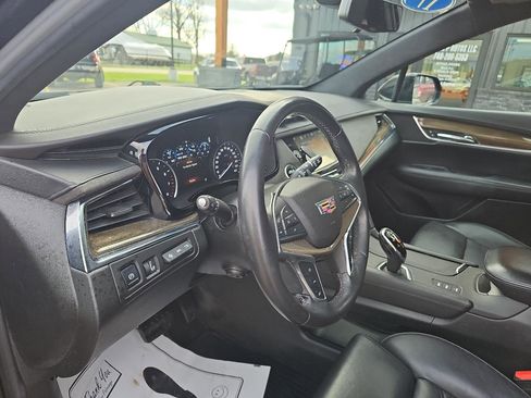 Used 2017 Cadillac XT5 Platinum image 12