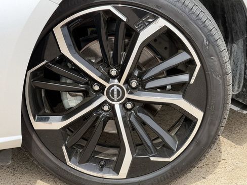 Used 2024 Nissan Altima 2.5 SR w/ SR Premium Package image 10