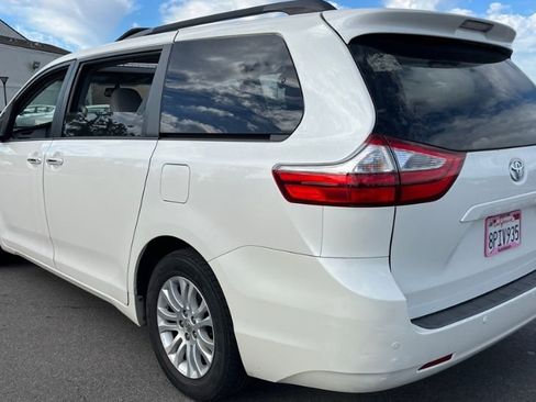 Used 2017 Toyota Sienna L image 3